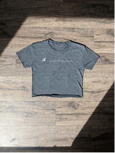 Load image into Gallery viewer, 続け字 | Tsuzukeji Cropped Tee