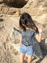 Load image into Gallery viewer, 続け字 | Tsuzukeji Cropped Tee